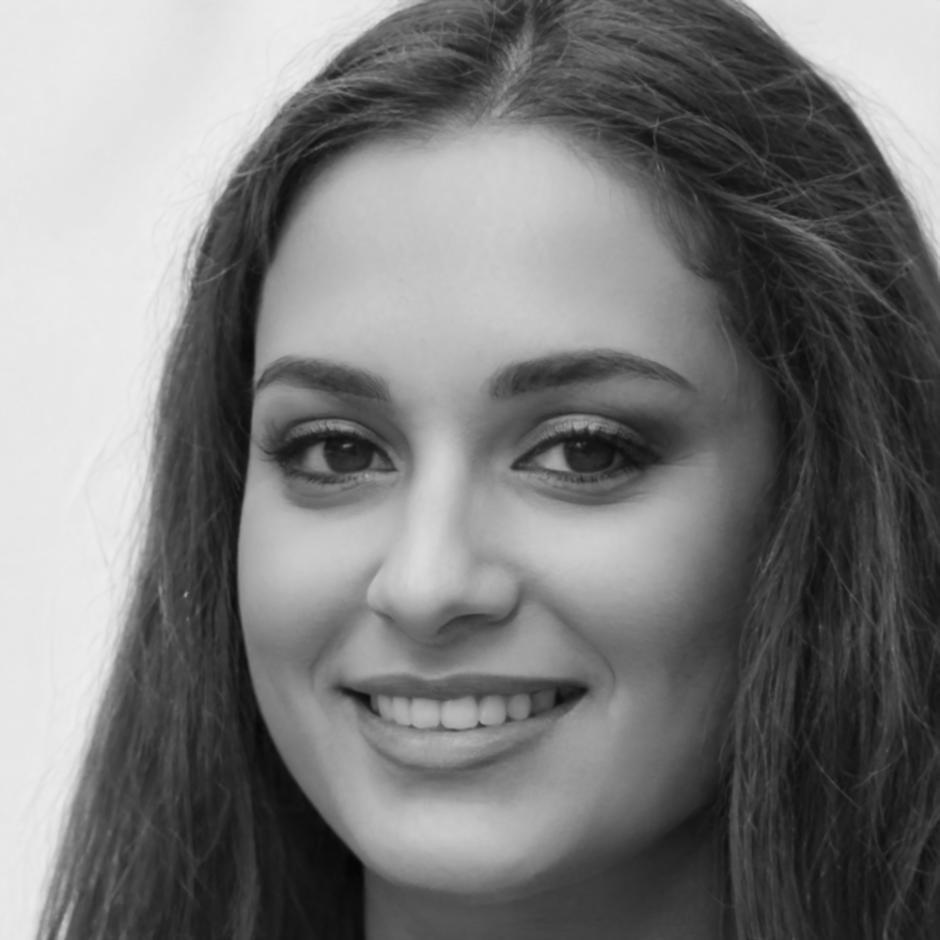 Retrato profesional de Casilda Iturriaga, instructora experta en modelado financiero